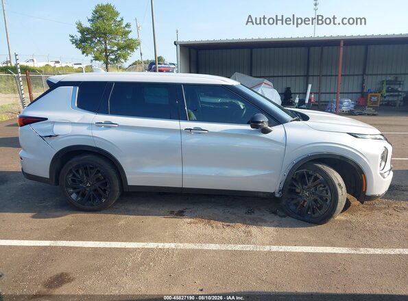 JA4J3UA85PZ050139 2023 MITSUBISHI OUTLANDER White Widok wnętrza z tyłu