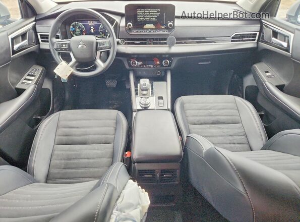 JA4J3VA80RZ085714 2024 MITSUBISHI OUTLANDER Silver Widok deski rozdzielczej