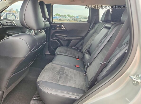 JA4J3VA80RZ085714 2024 MITSUBISHI OUTLANDER Silver Widok wnętrza z tyłu