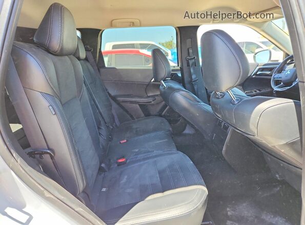 JA4J3VA84RZ039982 2024 MITSUBISHI OUTLANDER Белый Вид задней части салона