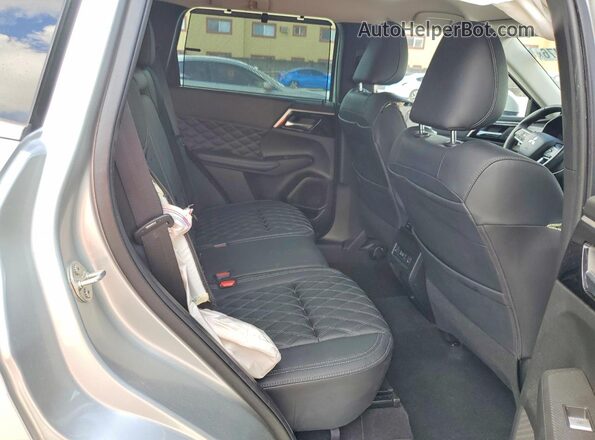 JA4J3VA85PZ009709 2023 MITSUBISHI OUTLANDER Silver Widok wnętrza z tyłu