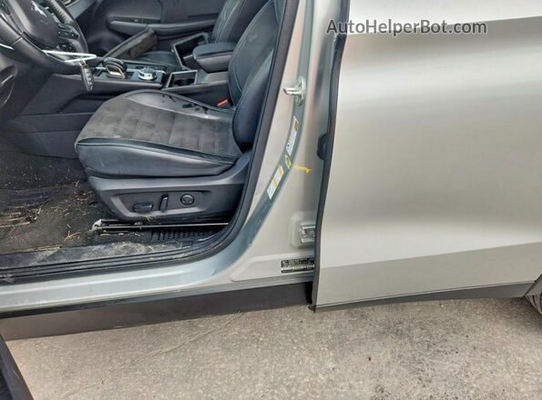 JA4J3VA89RZ067065 2024 MITSUBISHI OUTLANDER Silver VIN sticker view