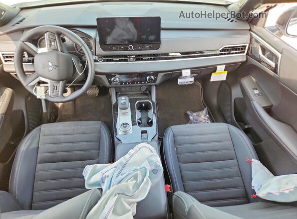 JA4J3VABXTZ028892 2026 MITSUBISHI OUTLANDER White Vista del salpicadero