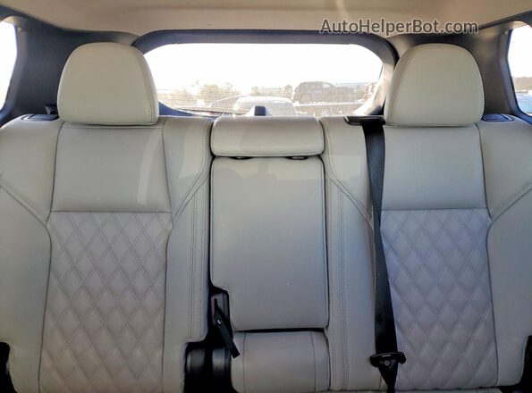 JA4J3WA82RZ039078 2024 MITSUBISHI OUTLANDER White Հետևի նստատեղերի տեսք