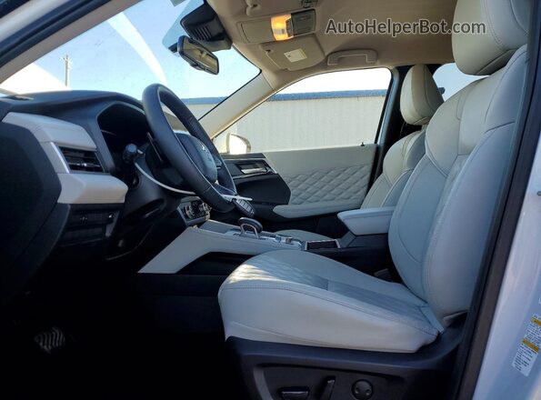 JA4J3WA82RZ039078 2024 MITSUBISHI OUTLANDER White Սալոնի դիմացի տեսք