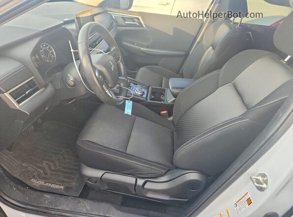 JA4J4TA86NZ042605 2022 MITSUBISHI OUTLANDER White წინა სალონის ხედი