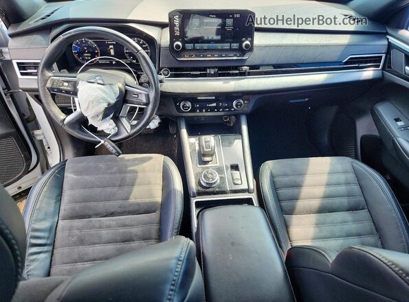 JA4J4UA82PZ030914 2023 MITSUBISHI OUTLANDER White Вид панелі приладів