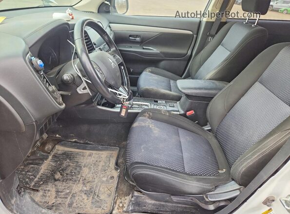 JA4JZ3AX1JZ604039 2018 MITSUBISHI OUTLANDER White Front interior view