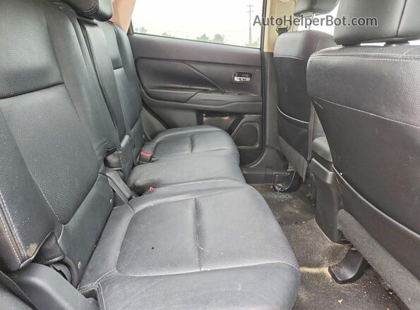 JA4JZ4AX1HZ006002 2017 MITSUBISHI OUTLANDER Gray Widok wnętrza z tyłu