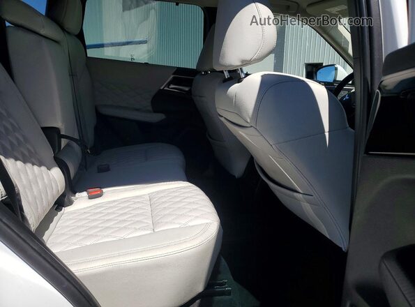 JA4T5VA93PZ033793 2023 MITSUBISHI OUTLANDER White Вид задньої частини салону