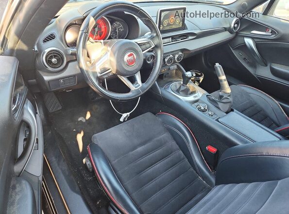 JC1NFAEKXH0120403 2017 FIAT 124 Black Առջևի վահանակի տեսք