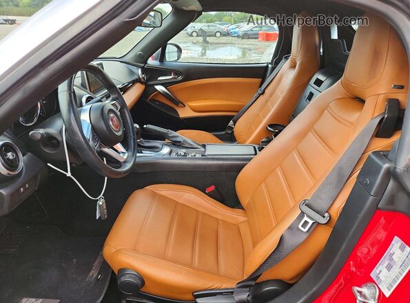 JC1NFAEKXK0142814 2019 FIAT 124 Red Հետևի նստատեղերի տեսք