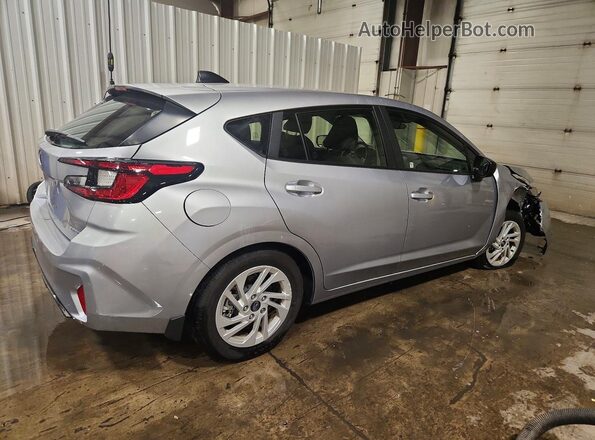 JF1GUABC2S8289179 2025 SUBARU IMPREZA Серебряный Задняя правая четверть