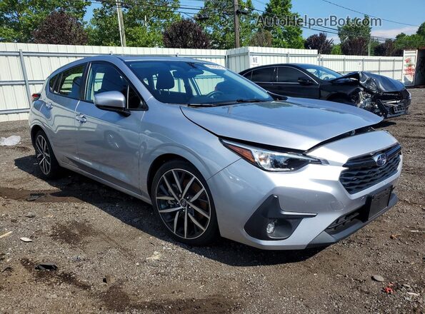 JF1GUAFC3R8885325 2024 SUBARU IMPREZA Silver Delantero derecho