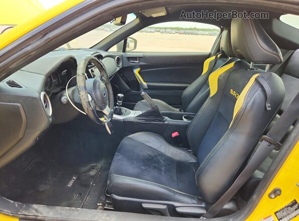 JF1ZCAC10H9601804 2017 SUBARU BRZ Yellow Front interior view