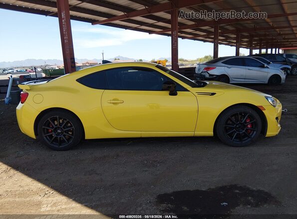JF1ZCAC12H9602033 2017 SUBARU BRZ Желтый Вид задней части салона