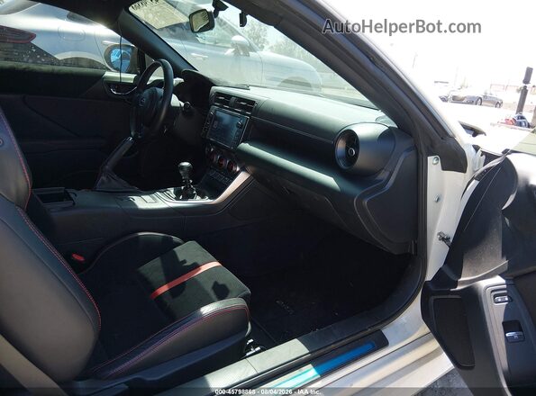 JF1ZDBE10P9701979 2023 SUBARU BRZ White წინა სალონის ხედი