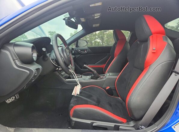 JF1ZDBE18T8700675 2026 SUBARU BRZ Blue Вид салону спереду