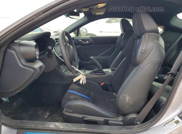JF1ZDBS14S9702808 2025 SUBARU BRZ Silver Widok wnętrza z przodu