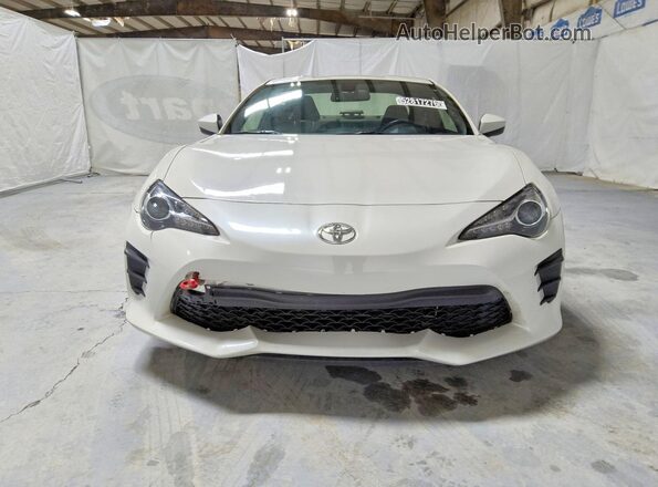 JF1ZNAA11K8701596 2019 TOYOTA 86 White Vista frontal