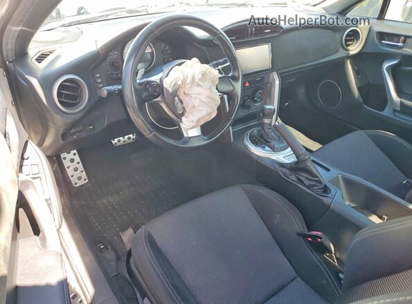 JF1ZNAA14H8711435 2017 TOYOTA 86 Белый Вид панели приборов