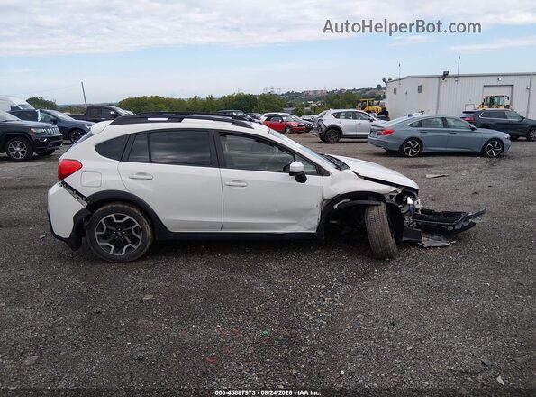 JF2GPABC2H8208029 2017 SUBARU CROSSTREK White Вид задньої частини салону