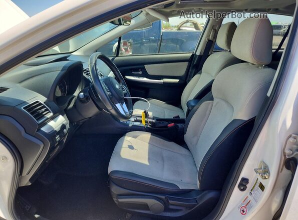 JF2GPABC2H8225588 2017 SUBARU CROSSTREK Белый Вид салона спереди