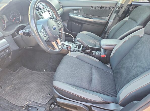 JF2GPABC5HH233099 2017 SUBARU CROSSTREK Cream Вид салону спереду
