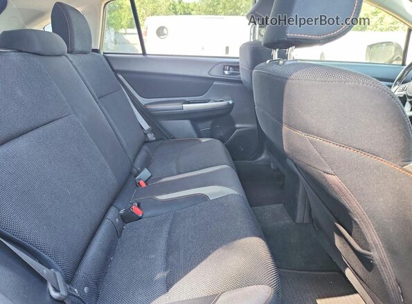 JF2GPABC5HH233099 2017 SUBARU CROSSTREK Cream Вид задньої частини салону