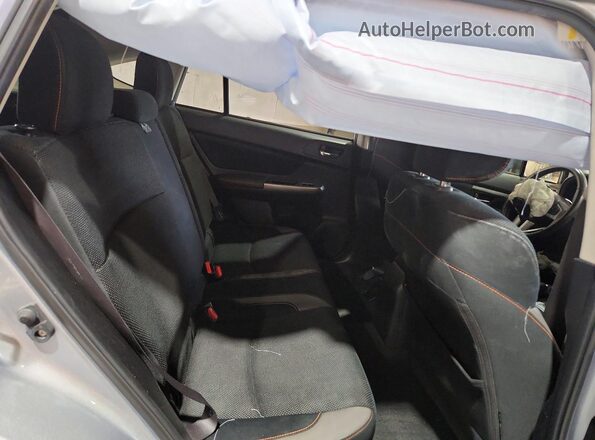 JF2GPABC6HH252275 2017 SUBARU CROSSTREK Silver Widok wnętrza z tyłu
