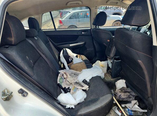 JF2GPABC8H8237549 2017 SUBARU CROSSTREK White Հետևի նստատեղերի տեսք
