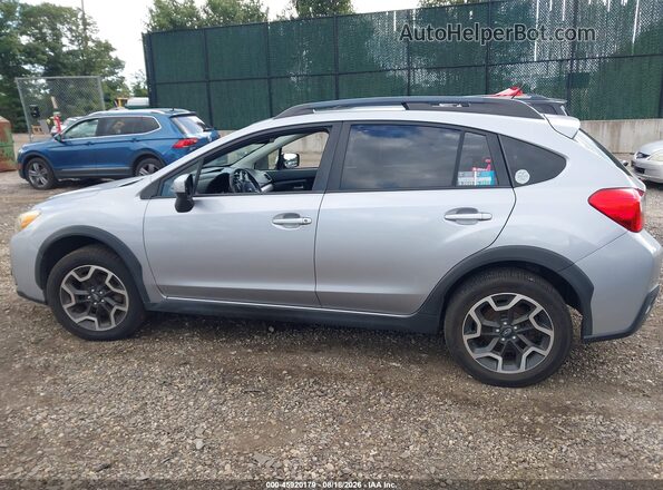 JF2GPABC9H8242811 2017 SUBARU CROSSTREK Gray 360 interior view