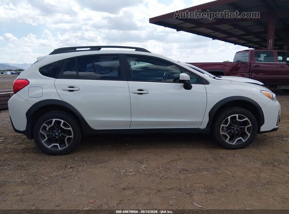 JF2GPADC0GH263624 2016 SUBARU CROSSTREK White Սալոնի հետևի տեսք