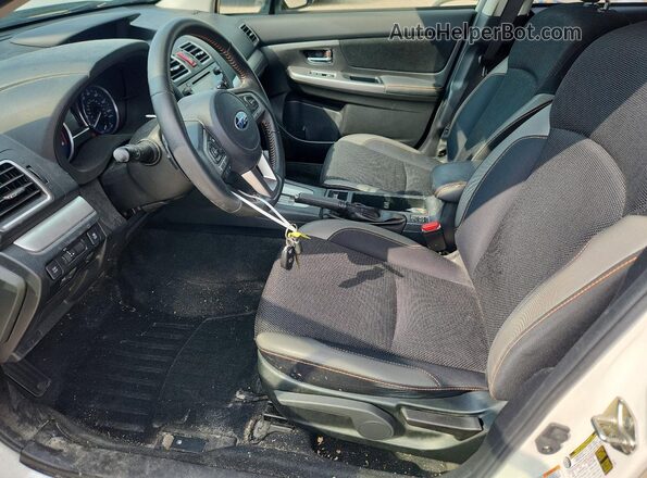 JF2GPADC8H8256387 2017 SUBARU CROSSTREK White Widok wnętrza z przodu
