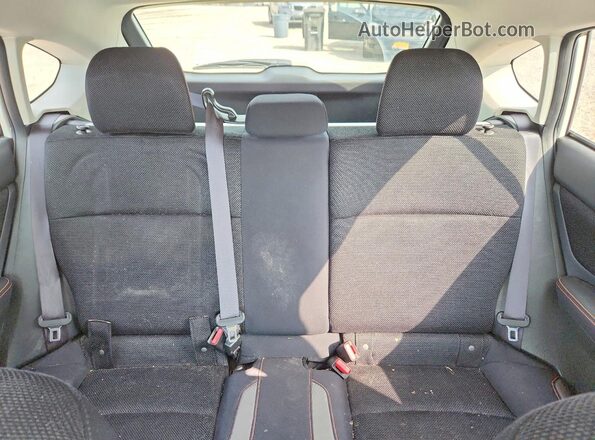 JF2GPADC8H8256387 2017 SUBARU CROSSTREK White Widok tylnych siedzeń