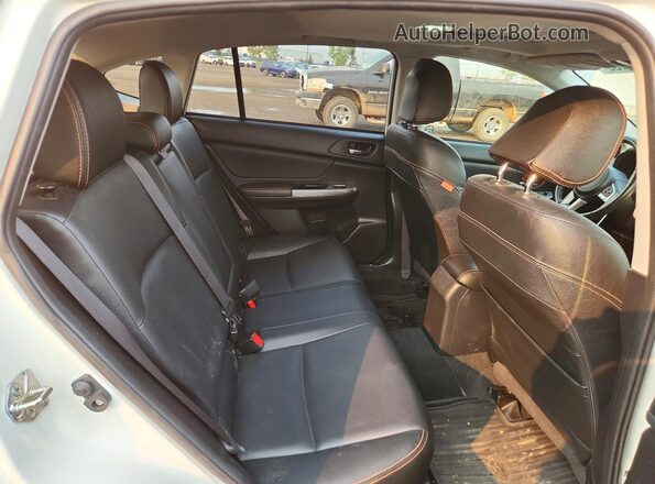 JF2GPANC4GH306389 2016 SUBARU CROSSTREK White Вид задньої частини салону