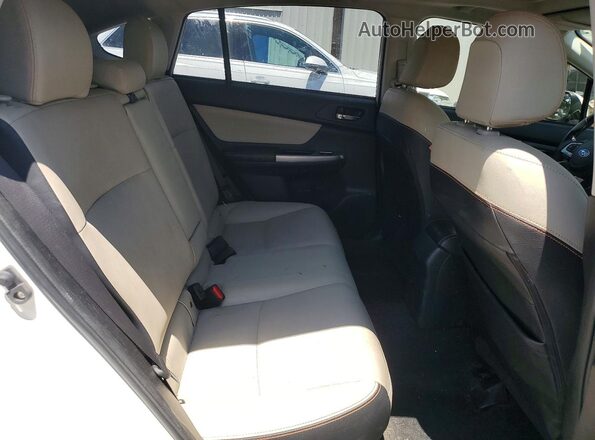 JF2GPBLC6GH262145 2016 SUBARU CROSSTREK White Հետևի նստատեղերի տեսք