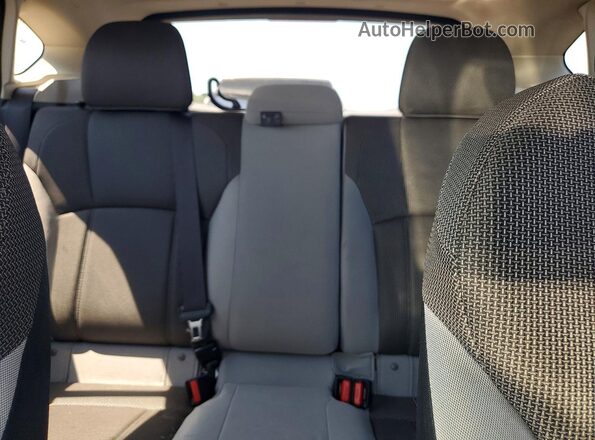 JF2GTAAC8JH226196 2018 SUBARU CROSSTREK Gray Rear seats view