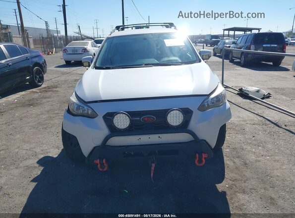JF2GTABC0JH205647 2018 SUBARU CROSSTREK White Widok wnętrza z tyłu