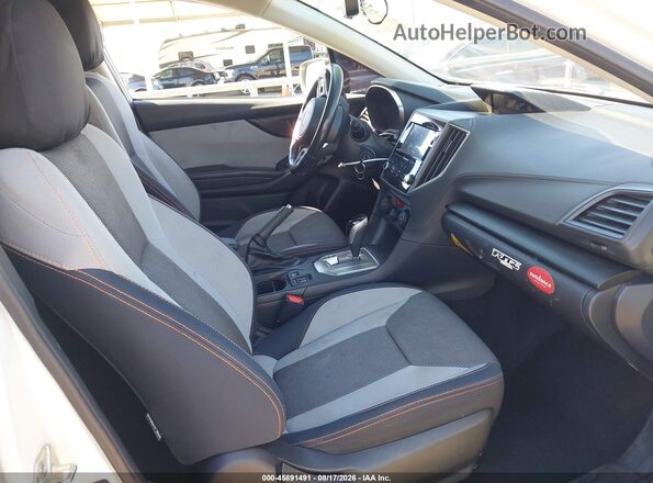JF2GTABC0JH205647 2018 SUBARU CROSSTREK White Widok wnętrza z przodu