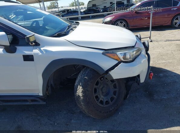 JF2GTABC0JH205647 2018 SUBARU CROSSTREK White Widok z przodu