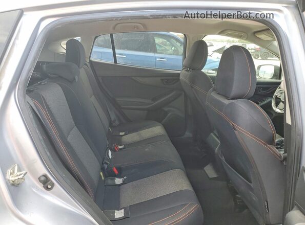 JF2GTABC1JH279062 2018 SUBARU CROSSTREK Silver Vista de los asientos traseros