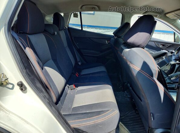 JF2GTABC2JH221431 2018 SUBARU CROSSTREK White Vista interior trasera
