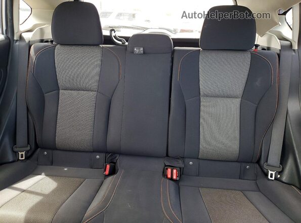 JF2GTABC4JH333647 2018 SUBARU CROSSTREK Серебряный Вид задних сидений