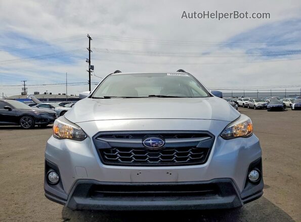 JF2GTABC4JH333647 2018 SUBARU CROSSTREK Серебряный Вид спереди