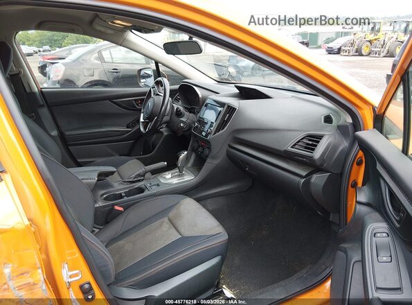 JF2GTABC7JH317300 2018 SUBARU CROSSTREK Оранжевый Вид салона спереди