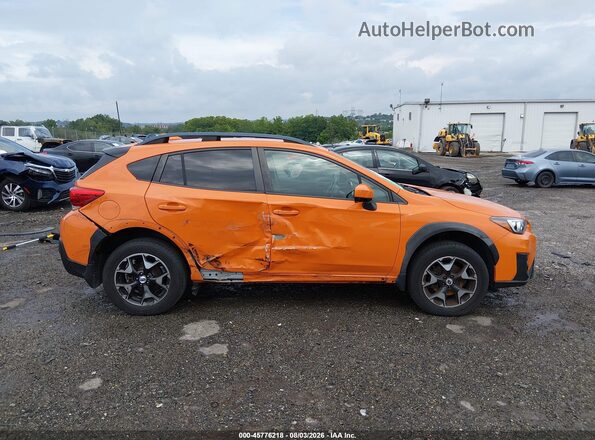 JF2GTABC7JH317300 2018 SUBARU CROSSTREK Оранжевый Вид задней части салона