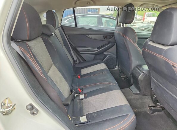 JF2GTACC6JH296907 2018 SUBARU CROSSTREK White Սալոնի հետևի տեսք