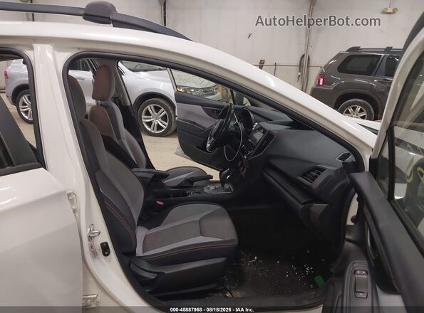 JF2GTACC6K8334914 2019 SUBARU CROSSTREK White Vista interior delantera