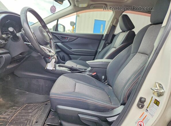 JF2GTADC0J8230643 2018 SUBARU CROSSTREK Белый Вид салона спереди